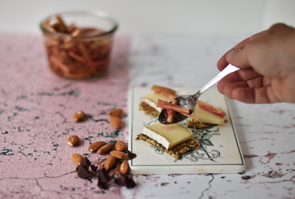 Preserved rhubarbs for cheese